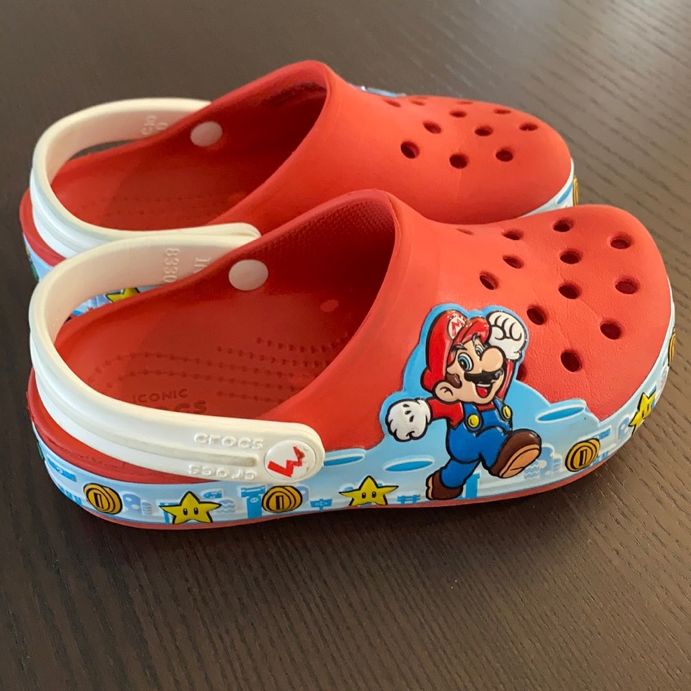 —CROCS— Super Rare Super Mario Light Up — C10